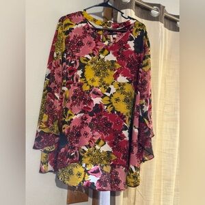 EST. 1946 Floral Women's size 22/24W Top colorful party travel blouse vacation